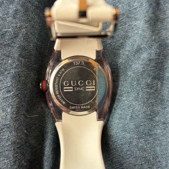 Gucci Sync L Women's White Rubber Strap Quartz Watch - YA137302 - Picture 4 of 8